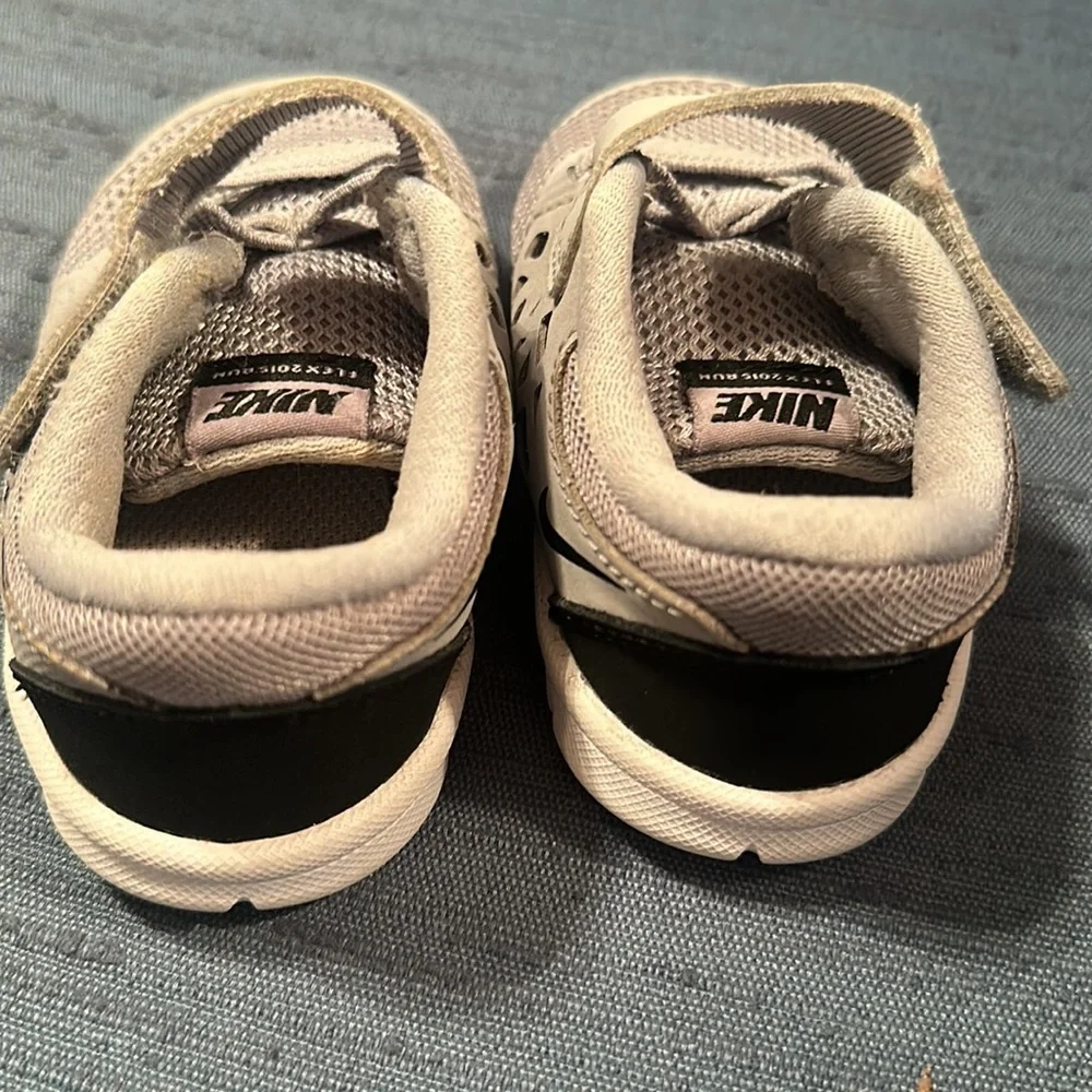 Gray Nike baby boy shoes - Picture 4 of 7